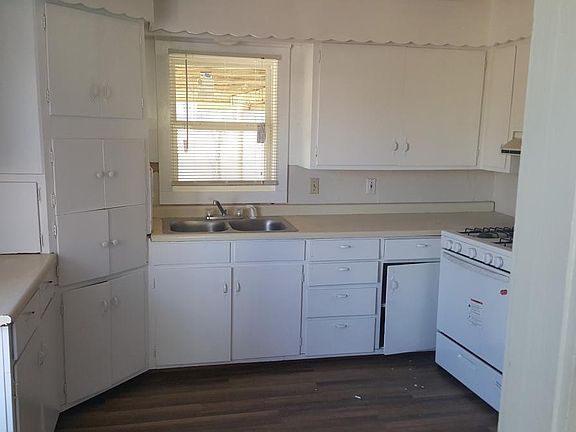 2nd image of 420 S Avenue G
