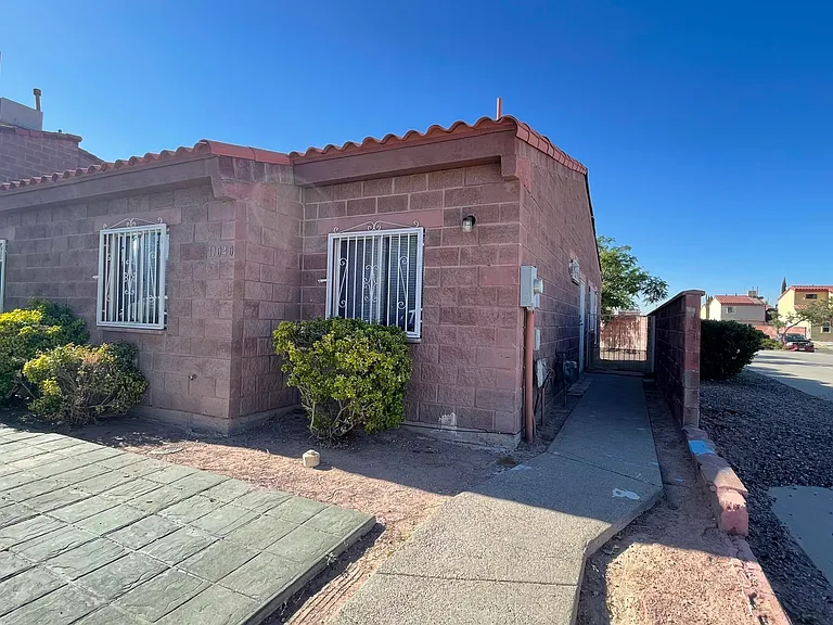 11040 Sunshine Ct — Photo 2