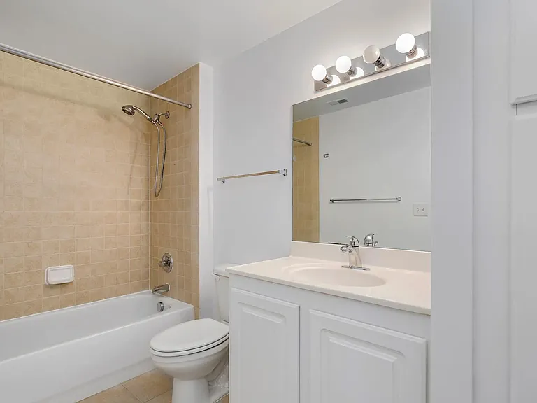 350 G St SW — Photo 22