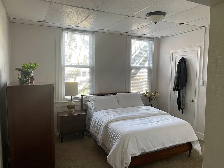 717 Savannah Ave #1 — Photo 5