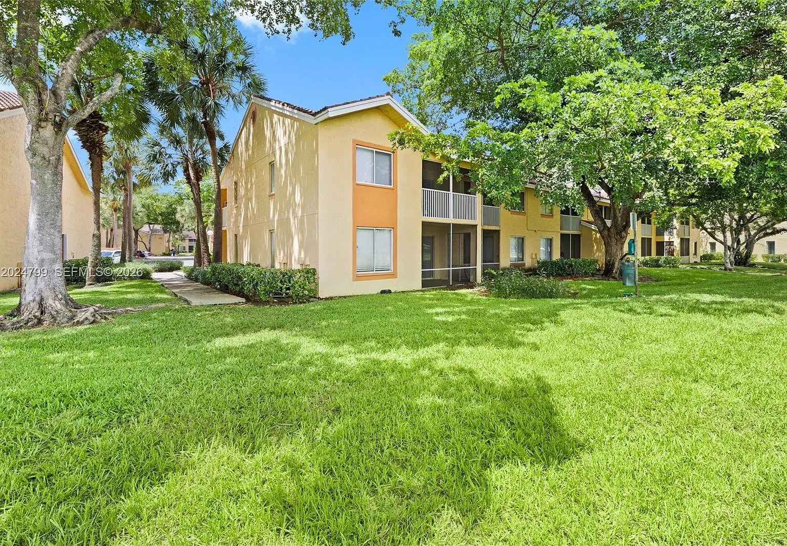 Napoli Gardens At Coral S — Photo 1