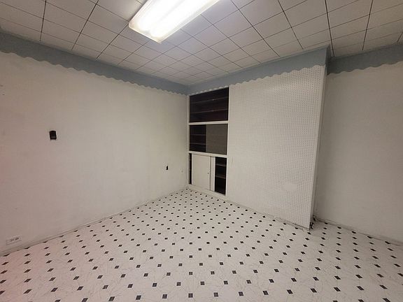 4th image of 1056 Allison Ave