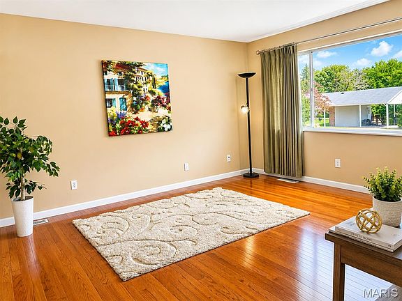 4th image of 25 Soutee Dr