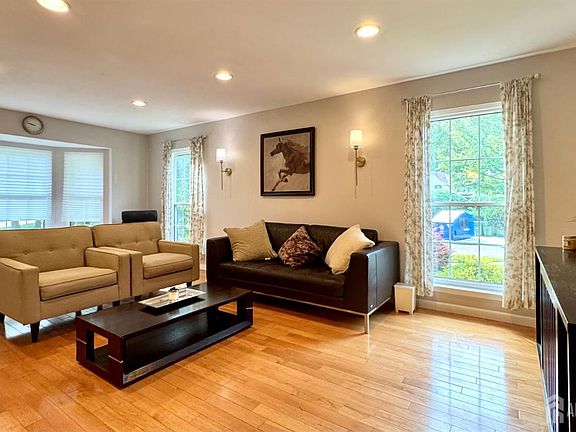 4th image of 507 Timber Oaks Rd