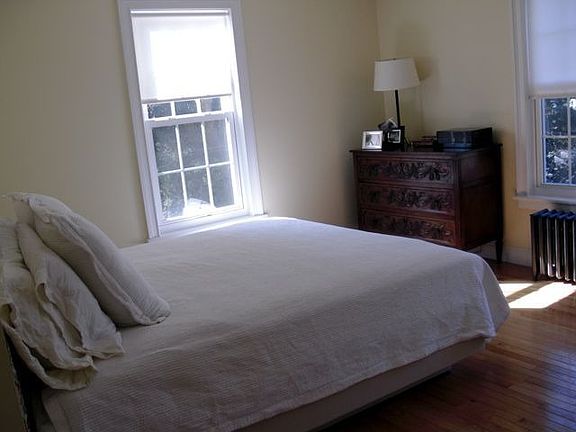 3rd image of 40 Chestnut St