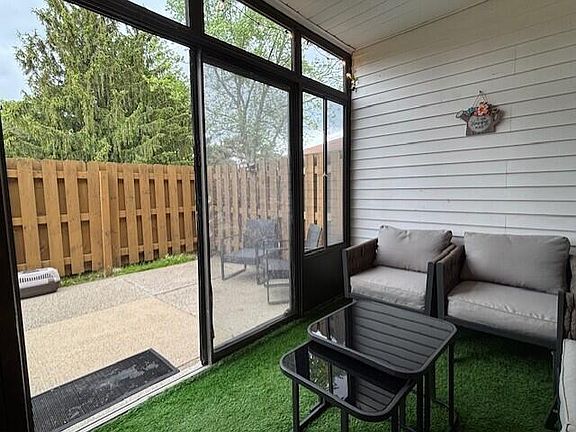 4th image of 19255 Surrey Ln