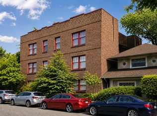 Huntington Arms - Located on the west slope of Capitol Hill, Seattle, WA 98102