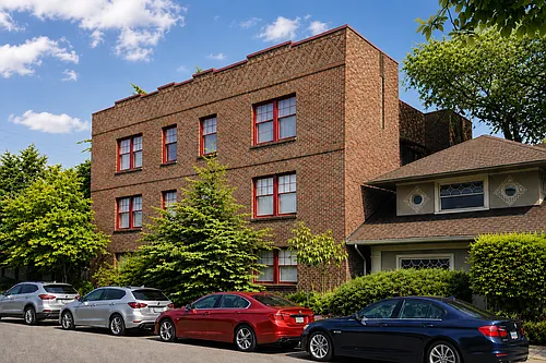 Huntington Arms - Located on the west slope of Capitol Hill Photo 1