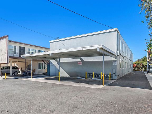 2nd image of 14719 S Berendo Ave #4