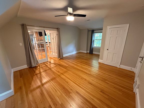 3rd image of 2501 Van Dyke Ave #A
