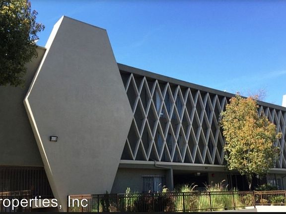 2nd image of 511 N Kenmore Ave APT 207