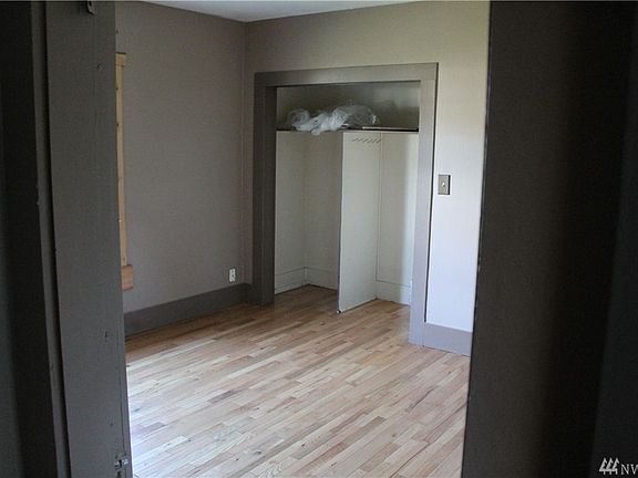 5th image of 207 N Market St