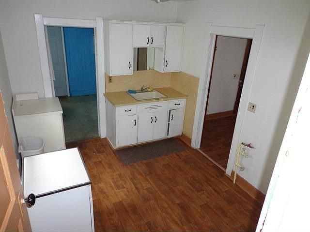 2nd image of 2386 York St