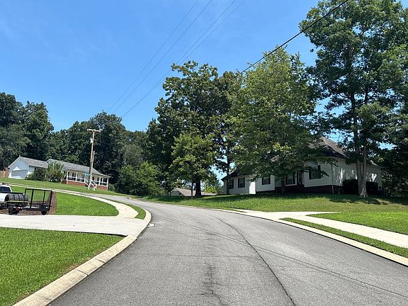 5th image of 331 Maple Crest Cir NW