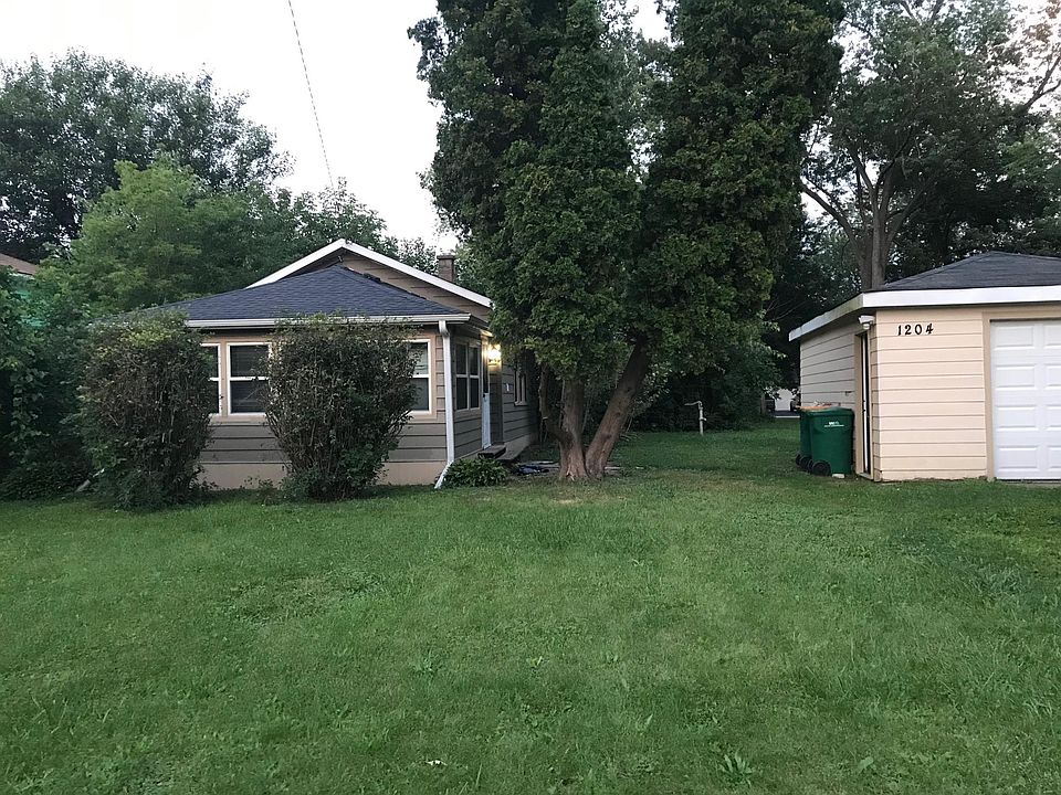1st image of 1204 N Hickory Ter