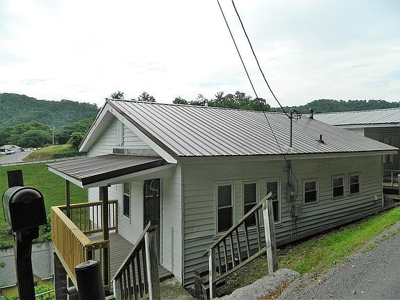 2nd image of 216 Poplar St