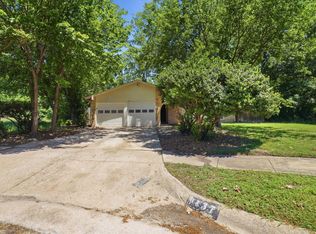 1137 Meadow Creek Ct, Lancaster, TX 75146
