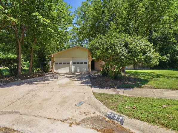 1137 Meadow Creek Ct, Lancaster, TX 75146