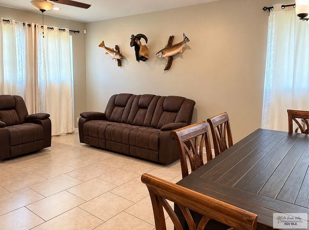 4 bed, 2.5 bath, 1934 sqft, $2,500 — Photo 3