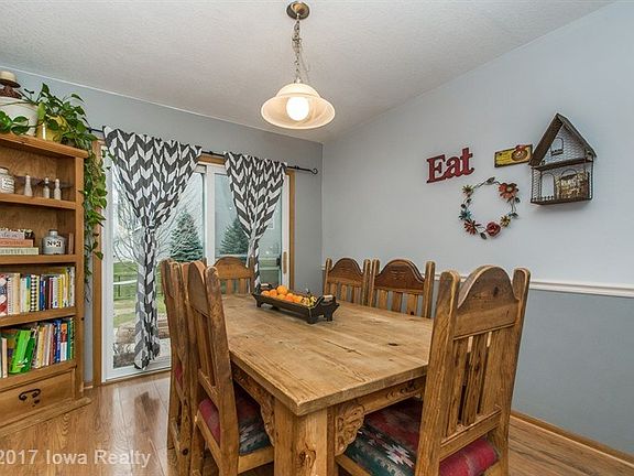 4th image of 4715 NE Hayes Dr