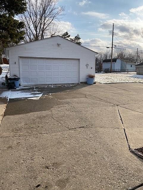2nd image of 2860 Whitehorse Ave