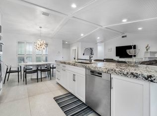 2283 Las Casitas Dr, Wellington, FL 33414