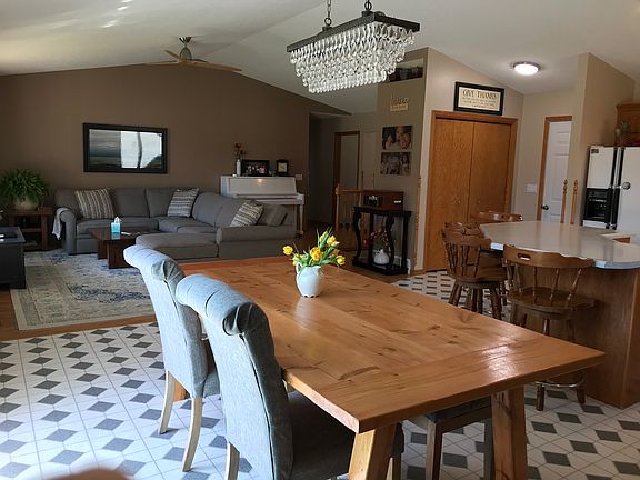 4th image of 1110 Skyline Dr