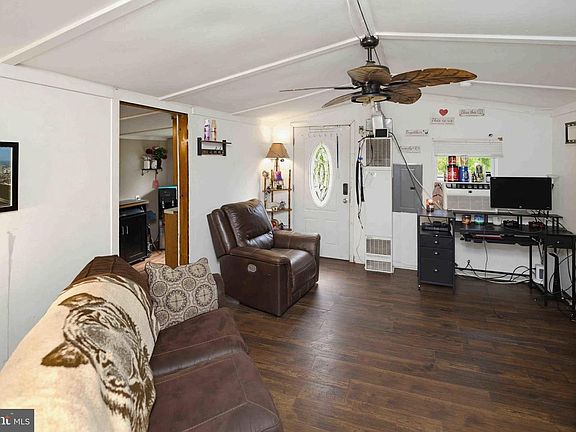 4th image of 119 Albion Way