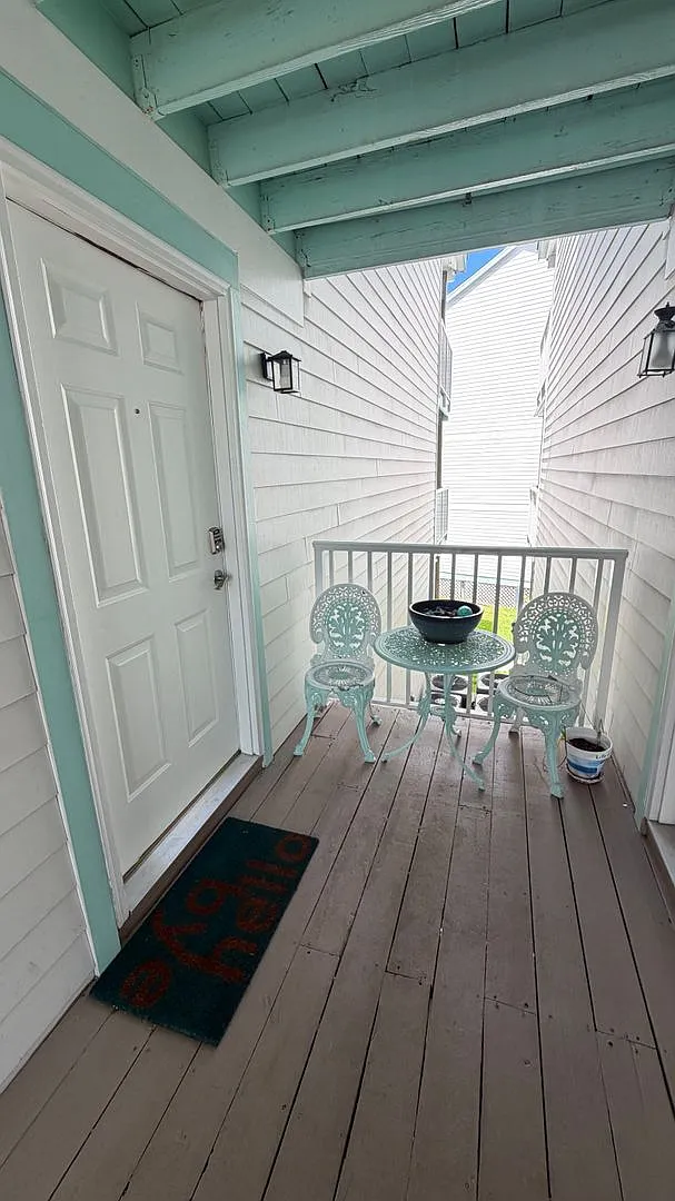3600 Thomas Dr unit D 201 — Photo 3