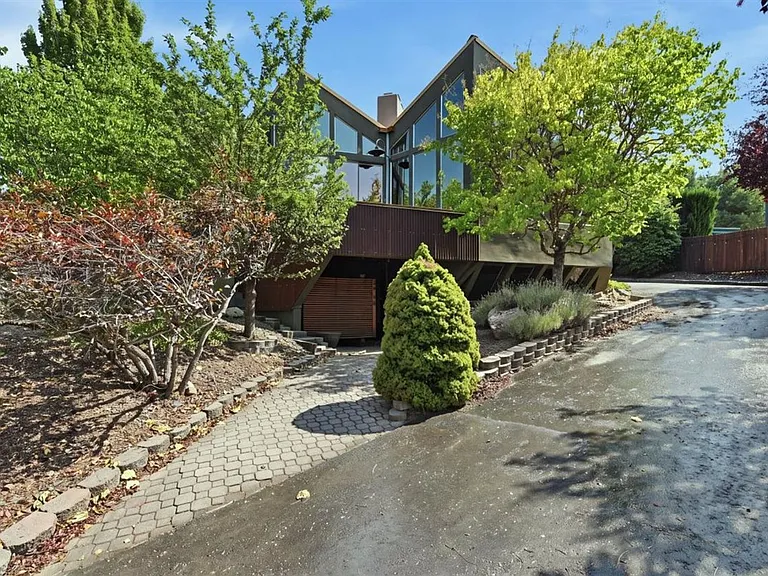 2944 E Starview Dr — Photo 1