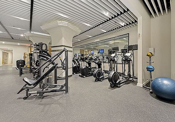 3rd image of 15 Park Row APT 21L