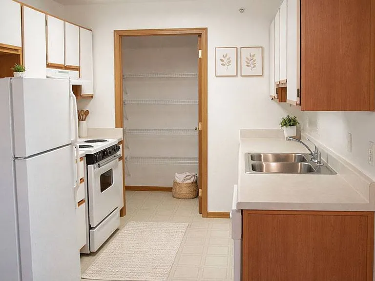 Wyndam Place Senior Residence - Hays — Photo 2