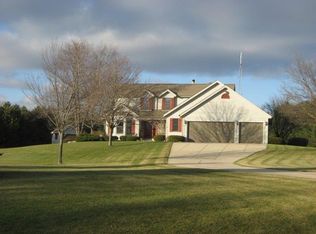 W2934 Lafayette Ln, Elkhorn, WI 53121