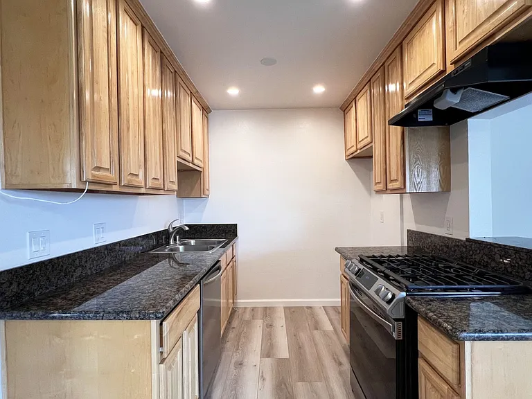 2642 W Porter Ave #12 — Photo 1