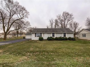 5533 W Suburban Rd, Decatur, IL 62522