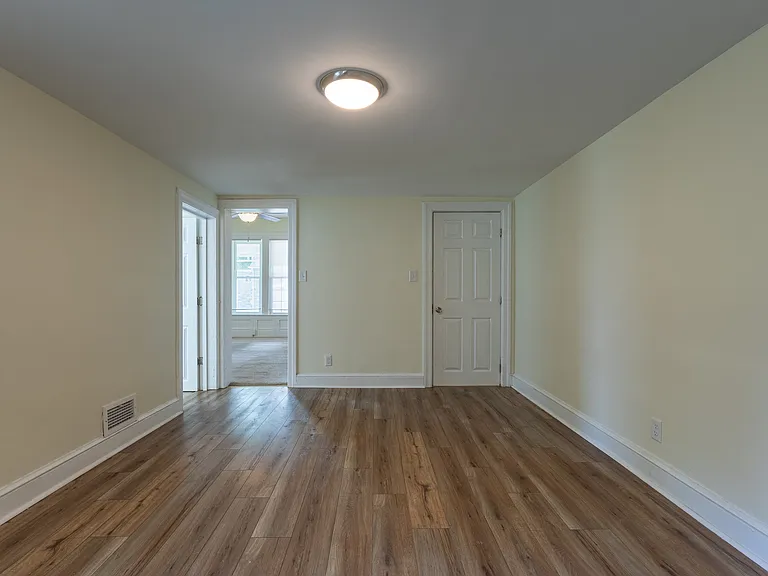 321 N Pine St — Photo 2