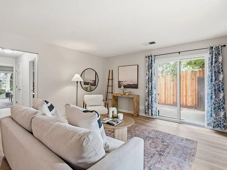 5211 Glide Dr — Photo 7