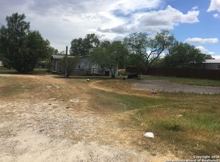 514 E Kenedy St, Karnes City, TX 78118