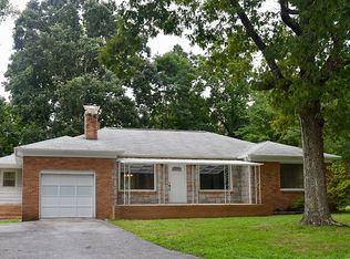 355 Mountain Rd, Hendersonville, NC 28791