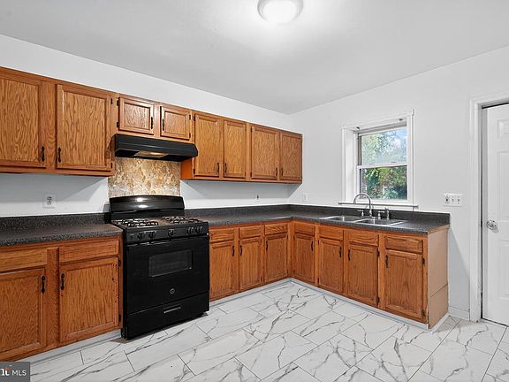 5th image of 1213 Empire Ave