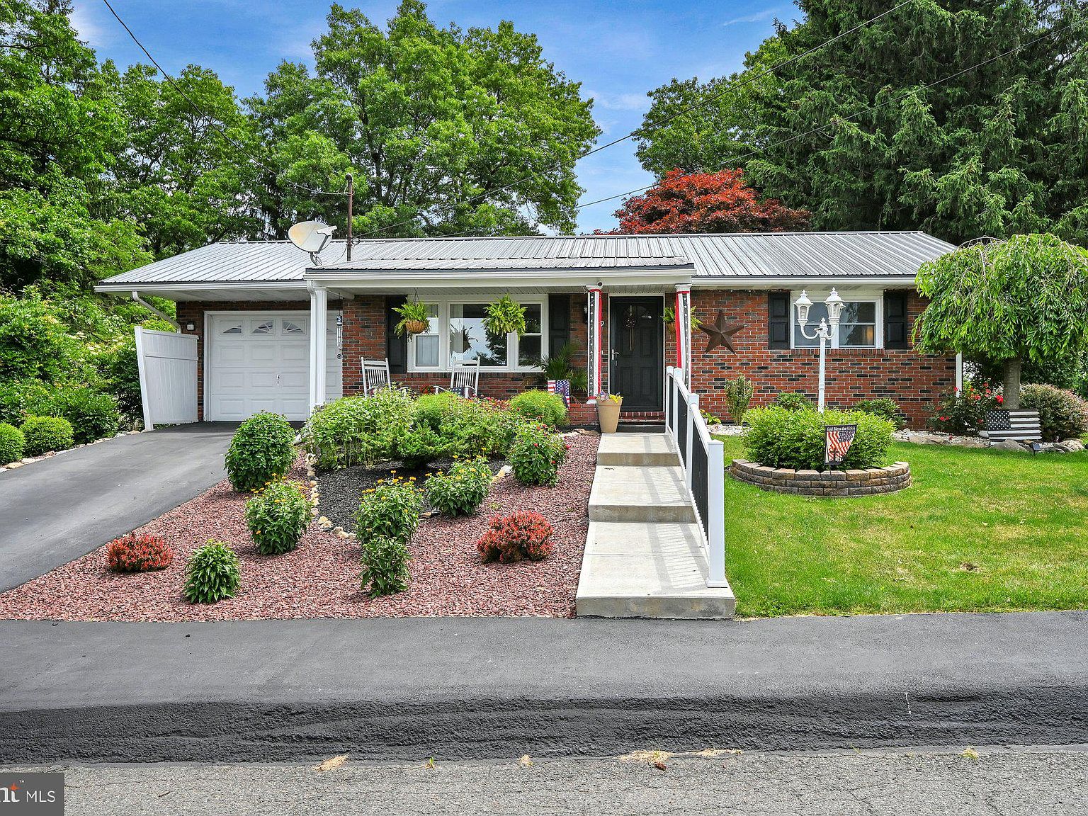 129 N Line St, Frackville, PA 17931 Zillow