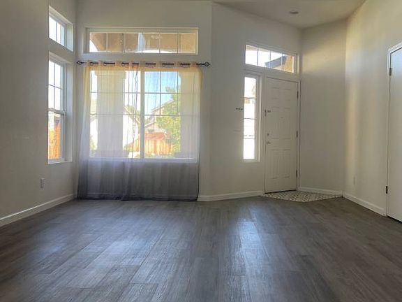 4th image of 7 Fawn Glen Ct