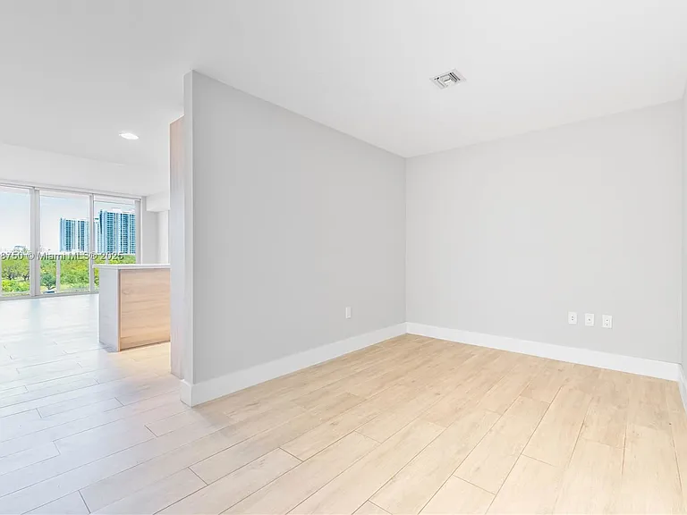 16385 Biscayne Blvd #404 — Photo 8