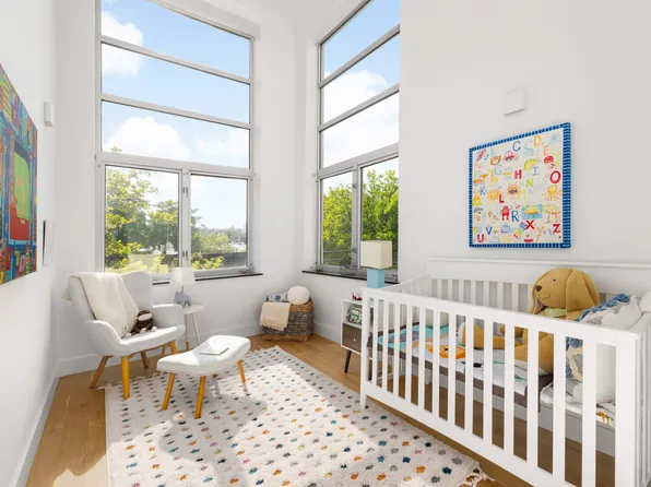 93 Waverly Avenue image 8 of 12