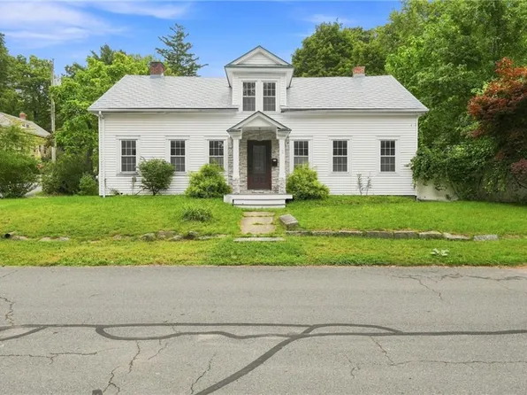 2 Border St, West Warwick, RI 02893