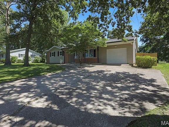 2nd image of 1217 E Nicholas St