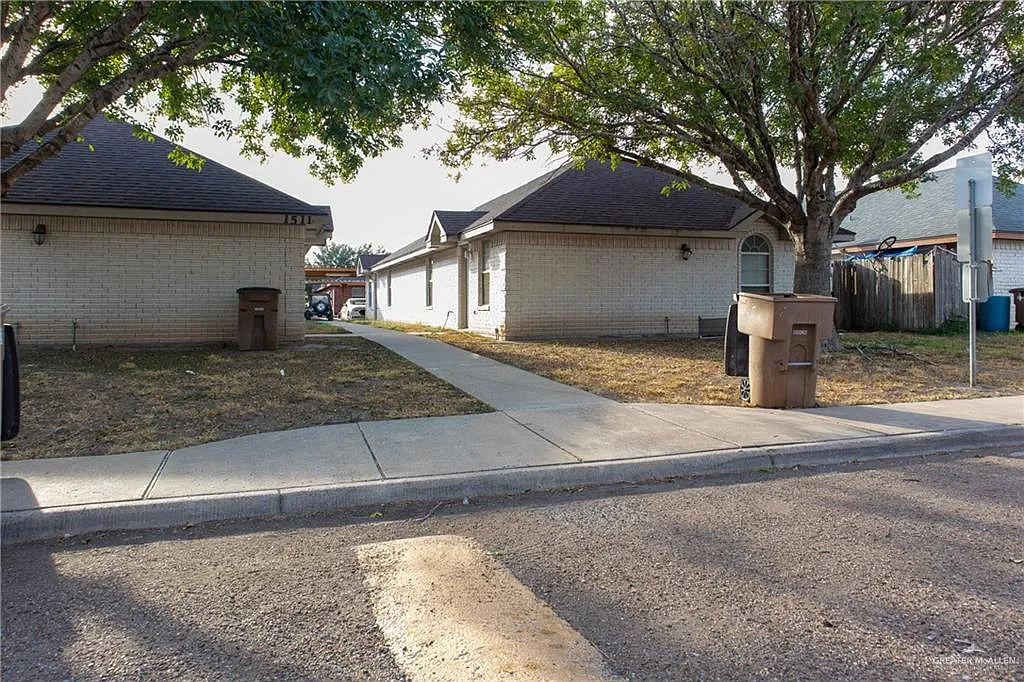 2 bed, 2.0 bath, 3888 sqft, $800 — Photo 1