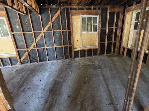 4th image of 2427 Clara Ln