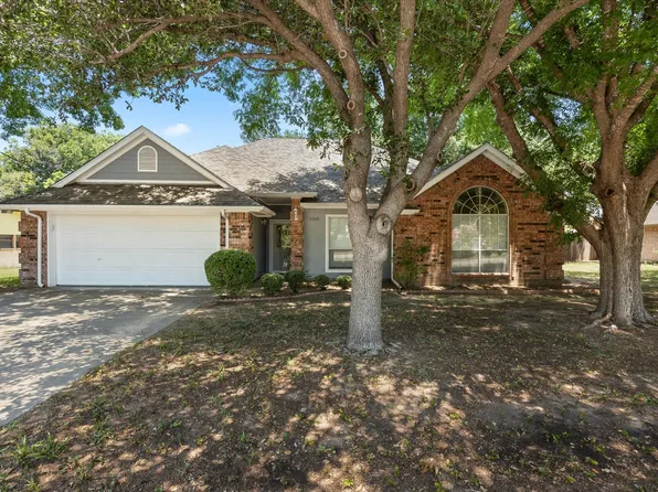 1105 Harbor Lakes Dr, Granbury, TX 76048