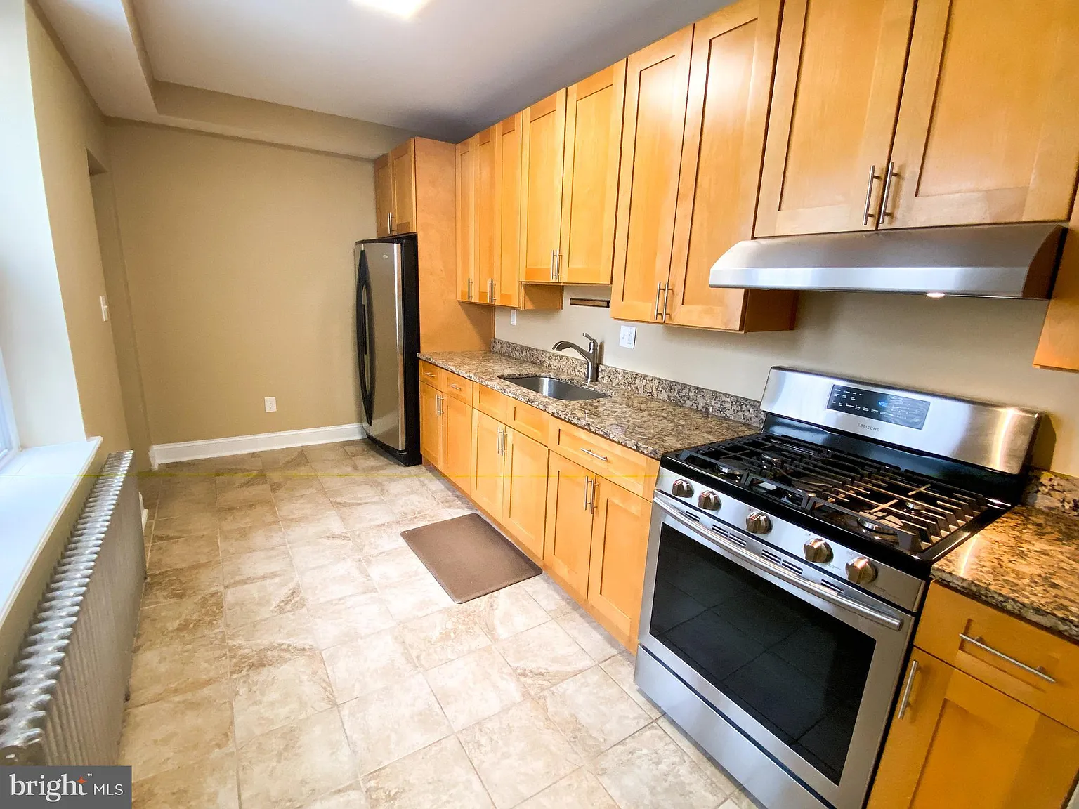 5 bed, 1.5 bath, 2016 sqft, $2,300 — Photo 3